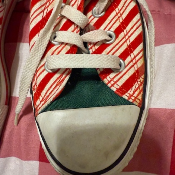 Vintage Converse hi tops candy cane Christmas pattern size 6 kids 8 women - Picture 2 of 8